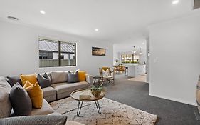 Alpha'N'Est - Cromwell Holiday Home